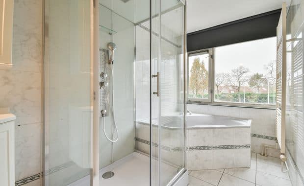 frameless shower screen