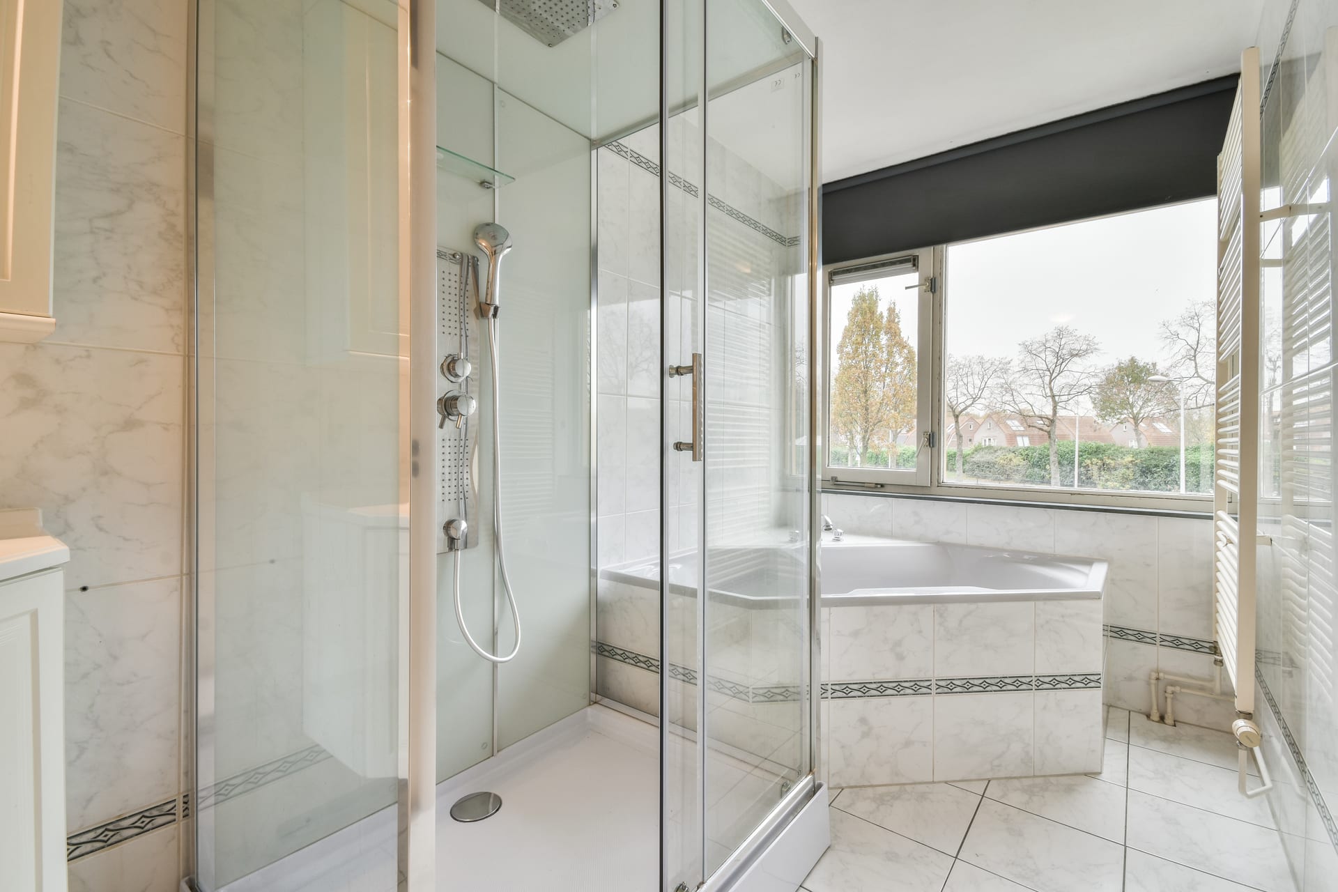 frameless shower screen